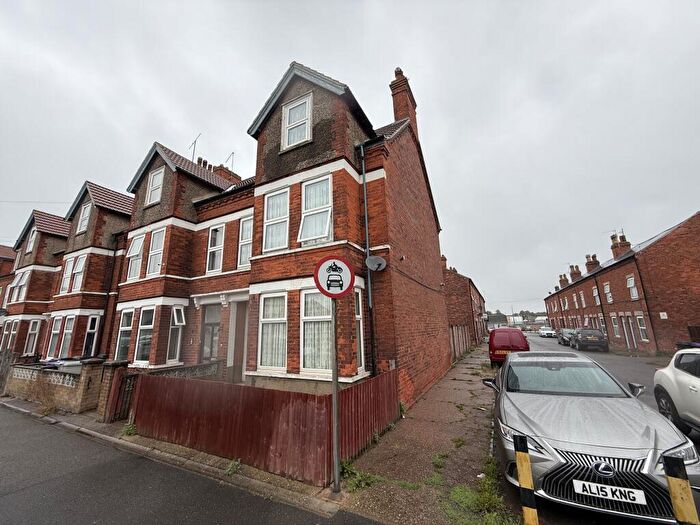 6 Bedroom Semi-Detached House For Sale In Wainfleet Road, Skegness, PE25