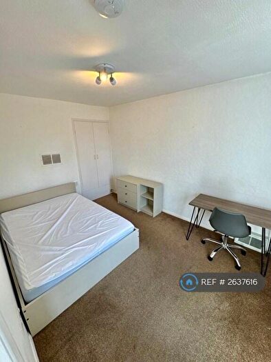 3 Bedroom Flat To Rent In St. Matthews Close, Exeter, EX1