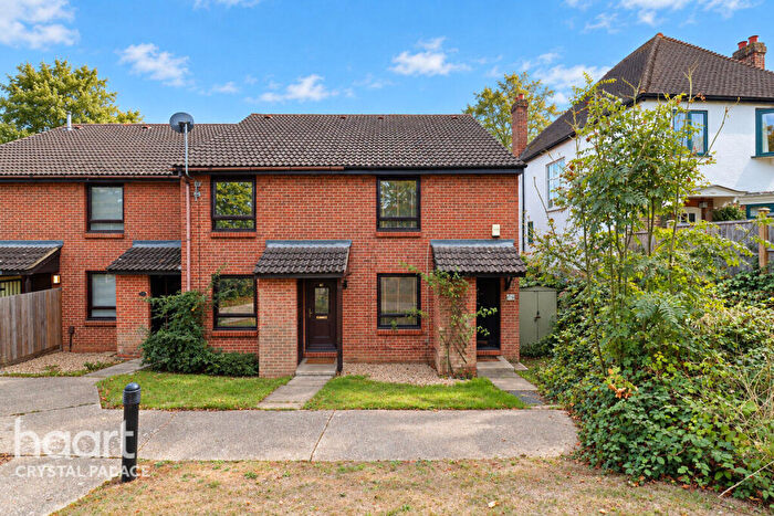 1 Bedroom End Of Terrace House For Sale In Ardent Close, London, SE25
