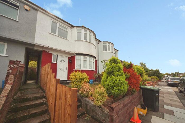 3 Bedroom Terraced House For Sale In Browning Road, Luton, LU4