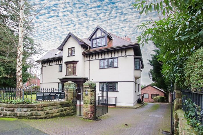 3 Bedroom Flat For Sale In The Avenue, Hale, WA15