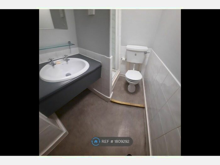 1 Bedroom Flat To Rent In Streatham High Road, London, SW16