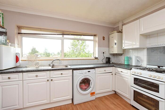 2 Bedroom Flat For Sale In Banstead Road, Caterham, Surrey, CR3