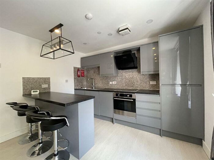 3 Bedroom Apartment To Rent In Richmond Parc, Richmond Road, Cardiff, CF24