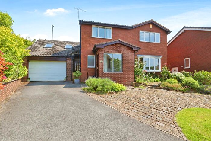 6 Bedroom Detached House For Sale In Westwood Close, Churwell, Leeds, LS27
