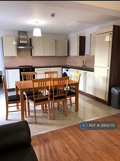 4 Bedroom Semi Detached House To Rent In Broadoak Walk, Bristol, BS16