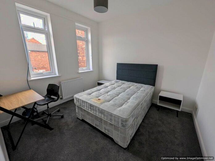 4 Bedroom House Of Multiple Occupation To Rent In South Street, Crewe, CW2