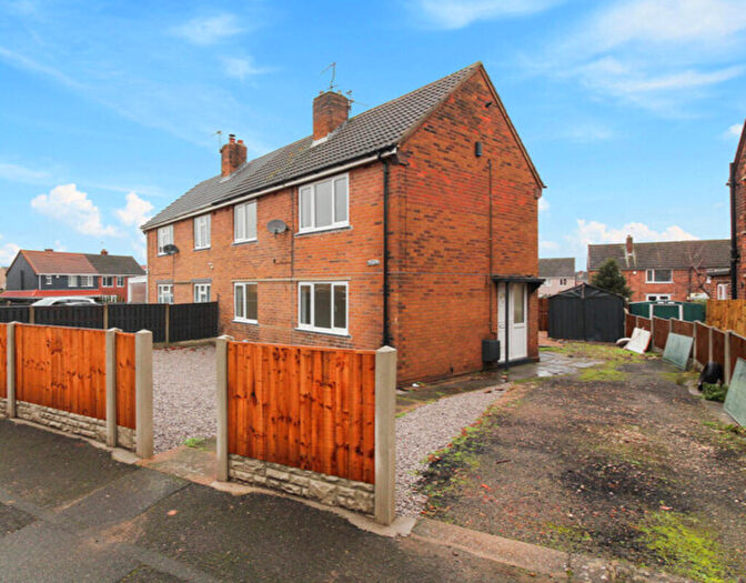3 Bedroom Semi-Detached House To Rent In Sherwood Road, Doncaster, DN11