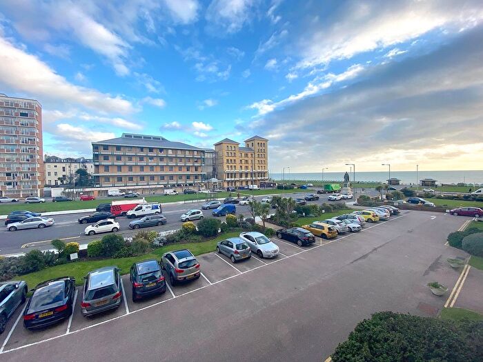 3 Bedroom Flat To Rent In Grand Avenue, Hove, BN3