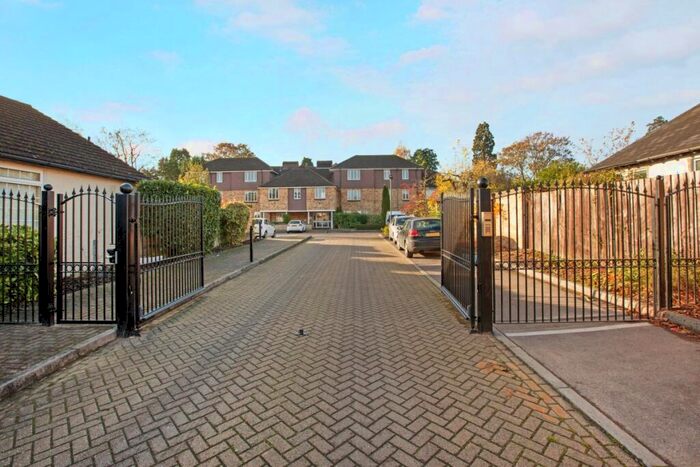 2 Bedroom Apartment To Rent In Byron Court Windsor, SL4