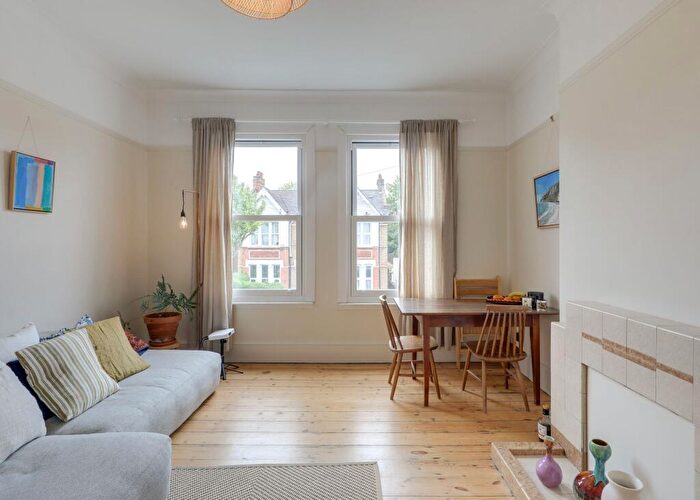 2 Bedroom Flat For Sale In Venner Road, London, SE26