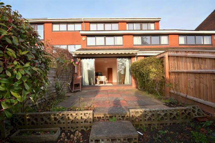 4 Bedroom Town House To Rent In Cardinal Close, Caversham, Reading, RG4