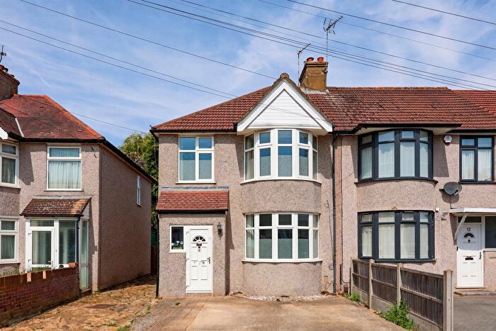 3 Bedroom End Of Terrace House For Sale In Denecroft Crescent, Hillingdon, UB10