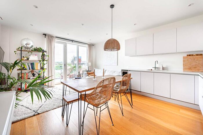 1 Bedroom Flat To Rent In Tollgate Gardens, Kilburn, London, NW6