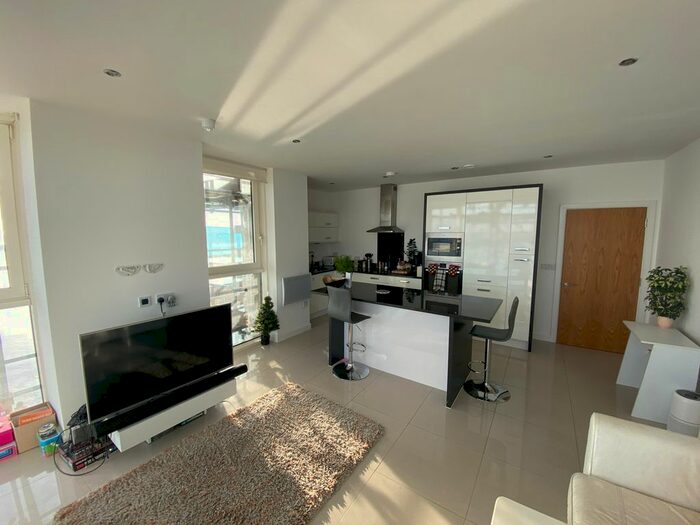 2 Bedroom Flat To Rent In Ferry Court, Cardiff CF11