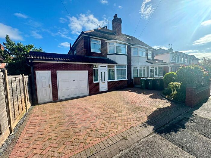 3 Bedroom Semi-Detached House To Rent In Clent Road, Oldbury, Birmingham, B68