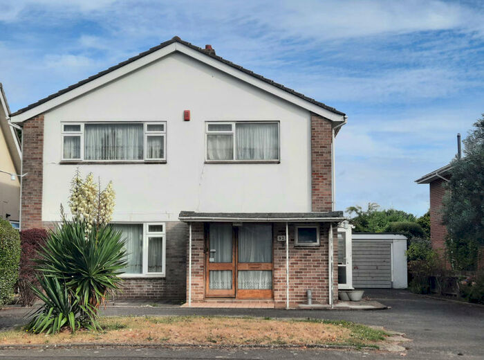 Houses for sale & to rent in BH8 9NQ, Feversham Avenue, Strouden Park