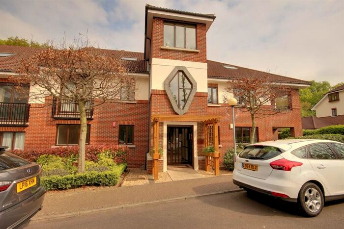 2 Bedroom Flat To Rent In Brook Park Close, London, N21