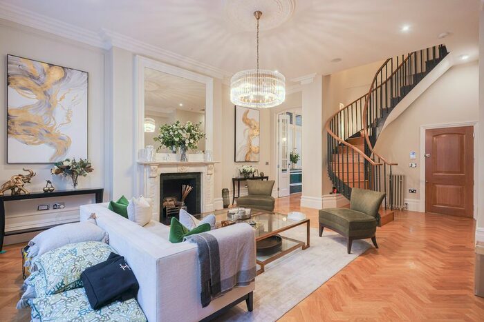 3 Bedroom Maisonette To Rent In Henrietta Street, Covent Garden, Charing Cross, WC2E