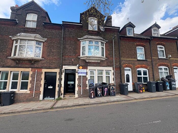 1 Bedroom Flat To Rent In Midland Road, Luton, Bedfordshire, LU2