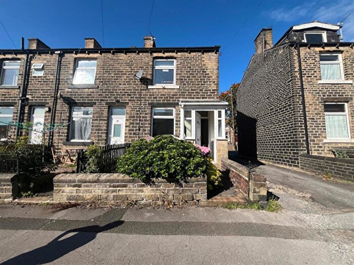2 Bedroom End Of Terrace House For Sale In Broomfield Road, Marsh, HD1