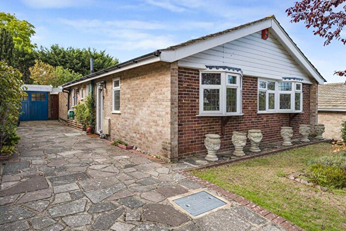 3 Bedroom Detached Bungalow For Sale In Shuttlemead, Bexley, DA5