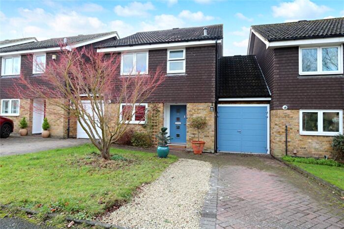 3 Bedroom Detached House For Sale In Hailsham Close, Surbiton, KT6