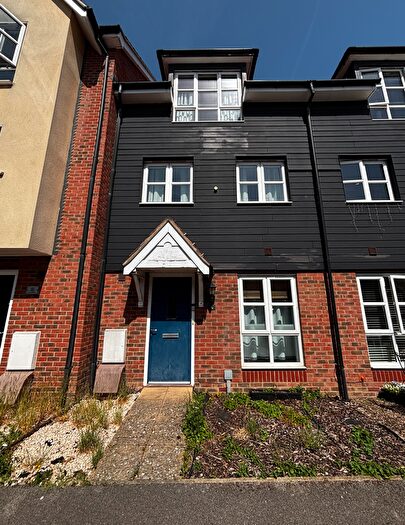 4 Bedroom Town House To Rent In Prothero Close, Aylesbury, HP21