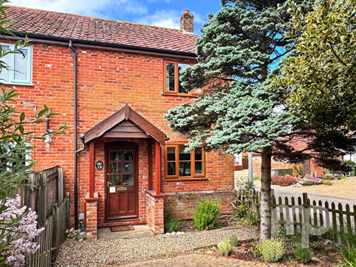 2 Bedroom Semi-Detached House For Sale In Norwich Common, Wymondham, NR18