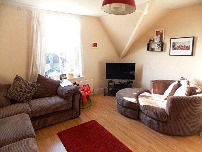 2 Bedroom Apartment To Rent In Gatestone Road, London, SE19