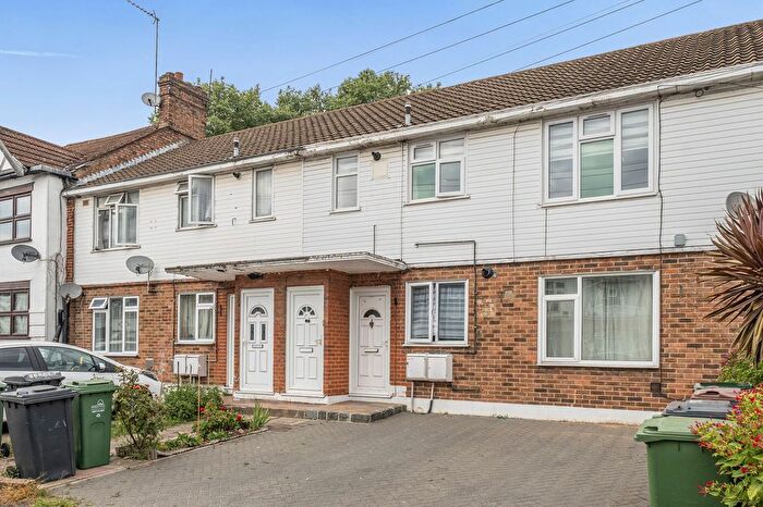 2 Bedroom Flat For Sale In Westward Road, London, E4