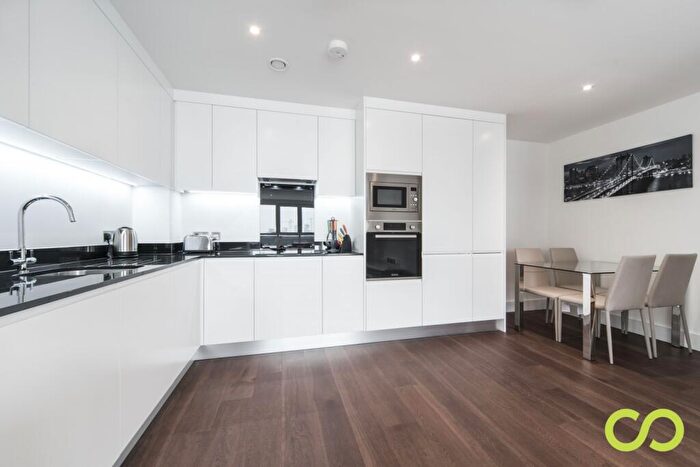 2 Bedroom Flat To Rent In Gateway Tower, Western Gateway, Royal Victoria, E16