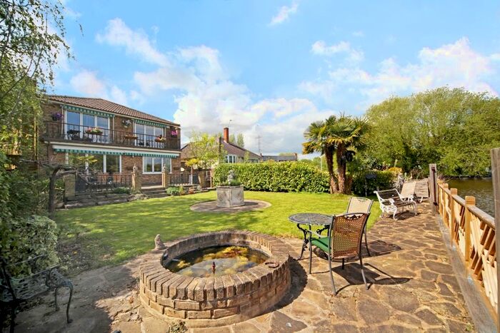 3 Bedroom Detached House To Rent In Hamm Court, Weybridge, KT13