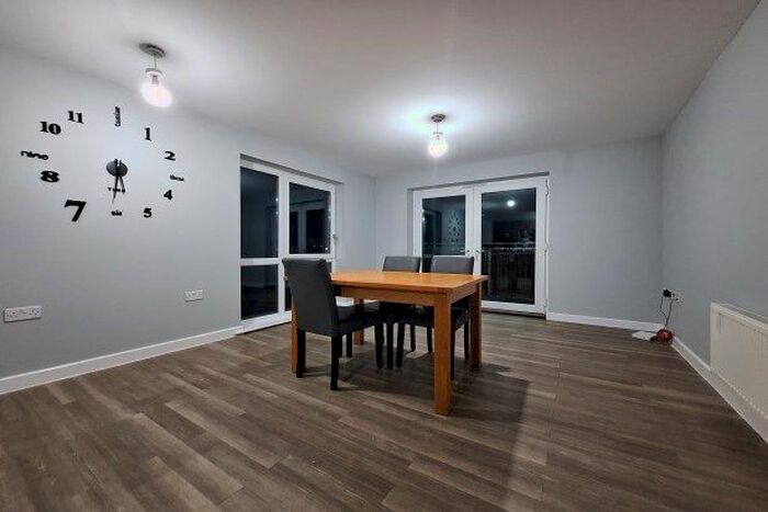 2 Bedroom Flat To Rent In Henslow Crescent, Dartford, DA1