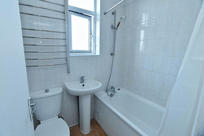 2 Bedroom Apartment To Rent In Collier Row Road, Romford, RM5