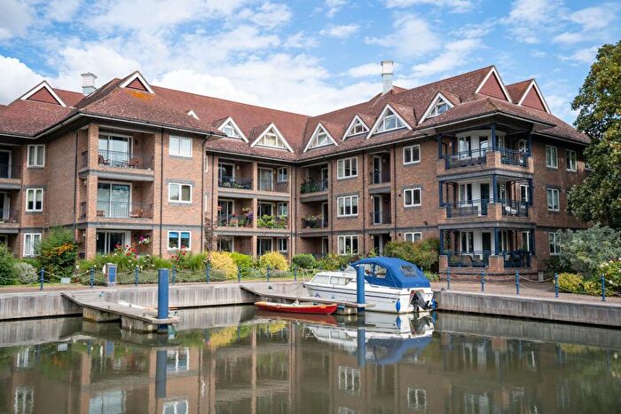 2 Bedroom Apartment For Sale In Mariners Way, Cambridge, CB4