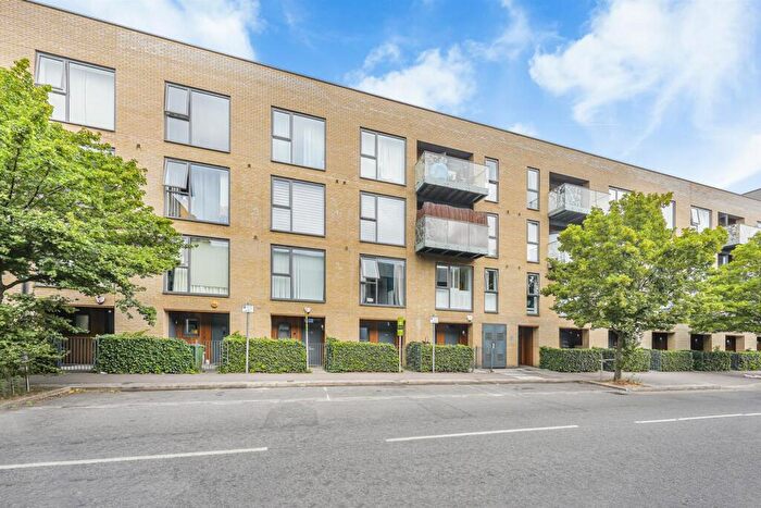 2 Bedroom Maisonette For Sale In Hickman Avenue, Highmas Park, E4