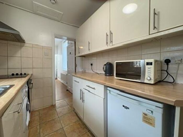 4 Bedroom End Of Terrace House To Rent In Daisy Road, Birmingham, B16