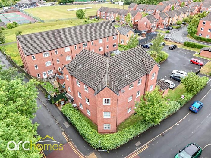 2 Bedroom Flat For Sale In Thorncroft Avenue, Tyldesley, Manchester, M29