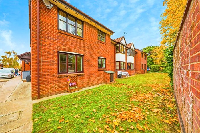 2 Bedroom Maisonette For Sale In Unicorn Walk, Greenhithe, Kent, DA9