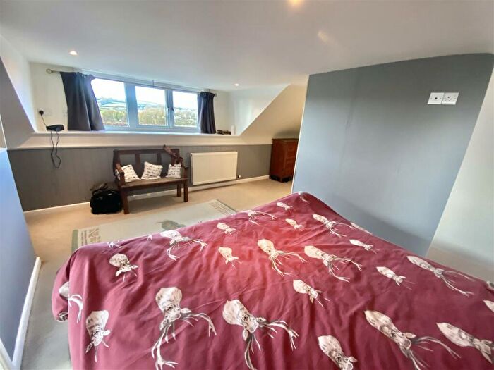 3 Bedroom Apartment For Sale In West Bay Road, Bridport, DT6