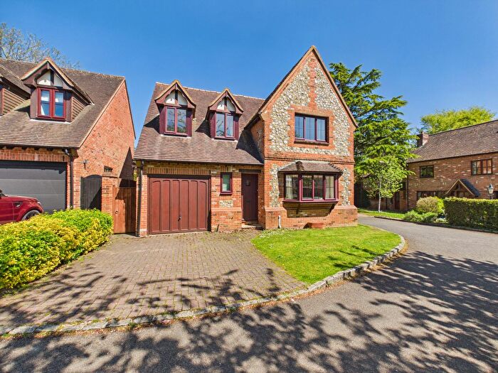 4 Bedroom Detached House For Sale In Batting Close, Bledlow Ridge, HP14