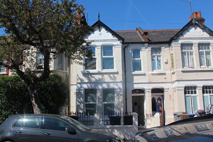 3 Bedroom Flat To Rent In Churchill Road, London, NW2