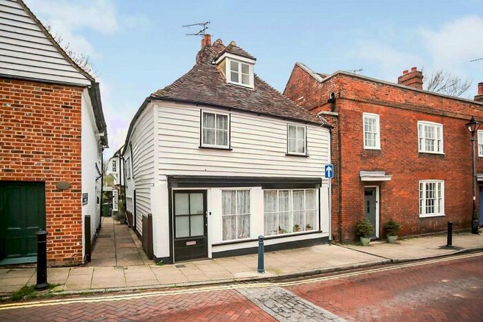 4 Bedroom End Of Terrace House To Rent In Tanners Street, Faversham, Kent, ME13