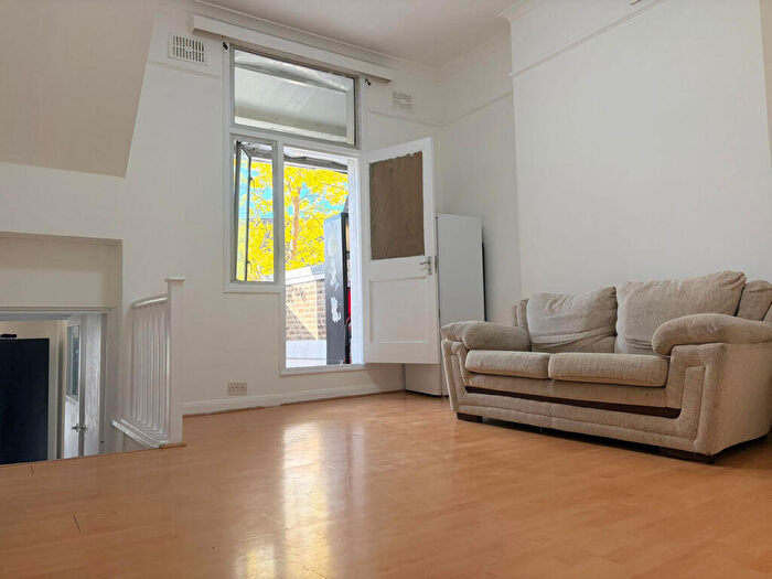 2 Bedroom Flat To Rent In Iverson Road, London, NW6