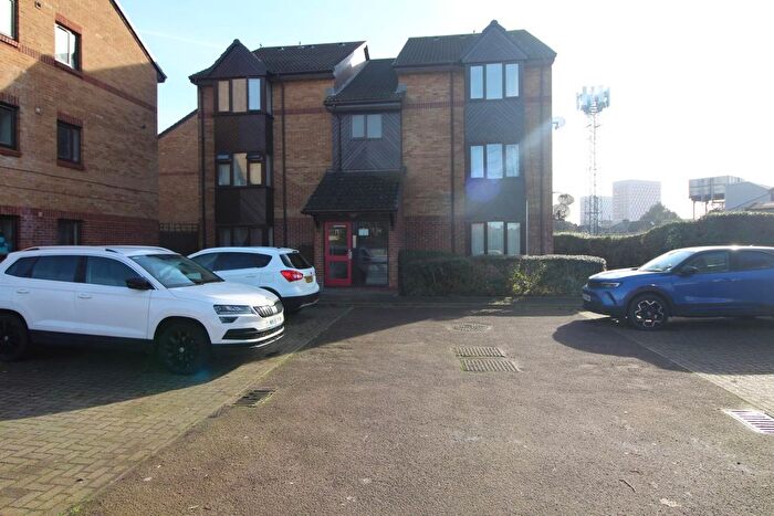 Studio To Rent In Parr Close, London, N9