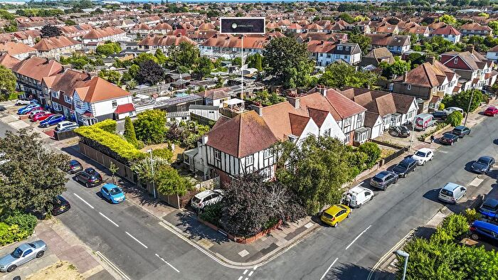 3 Bedroom Property For Sale In Beaumont Road, Worthing, BN14