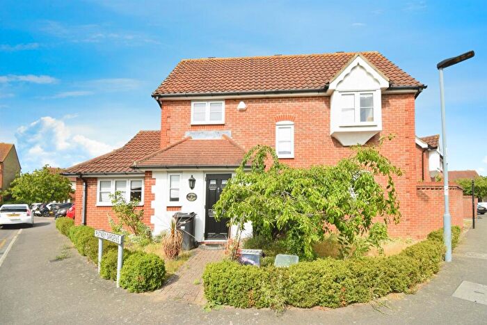 3 Bedroom Detached House For Sale In Putney Gardens, Chadwell Heath, Romford, RM6