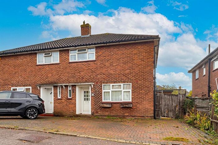 3 Bedroom Semi Detached House For Sale In Grove Road, Borehamwood, WD6