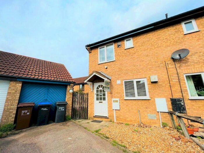 2 Bedroom Semi-Detached House To Rent In Brashland Drive, East Hunsbury, Northampton, NN4